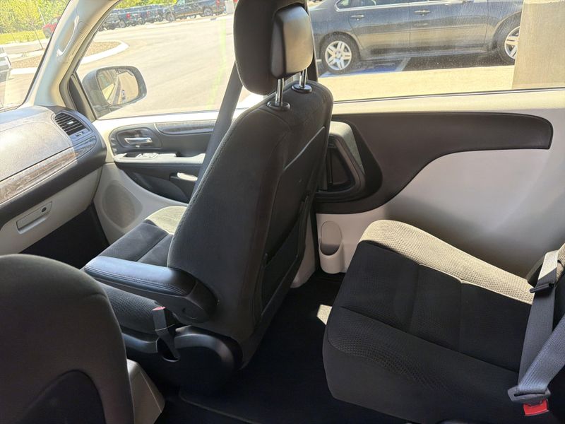 Used 2016 Dodge Grand Caravan SEImage 25