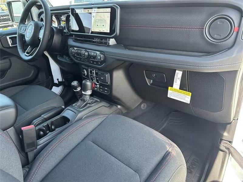 New 2025 Jeep Wrangler 4-door RubiconImage 13