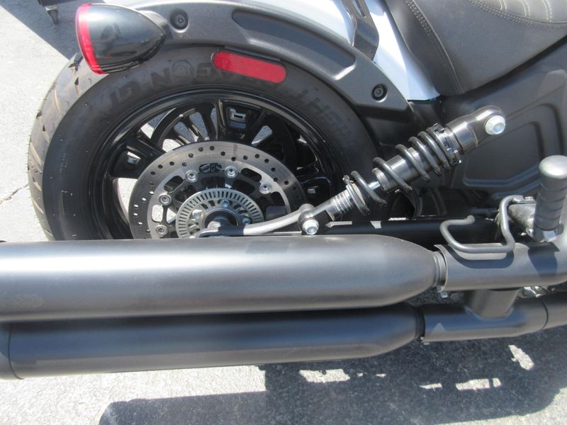 USED 2024 INDIAN MOTORCYCLE SCOUT BOBBER SIXTY ABS GHST WHT MTLC CAL Image 14