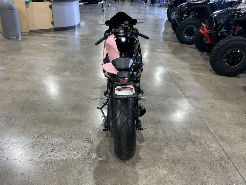 Used 2023 Yamaha YZF-R7 Image 13