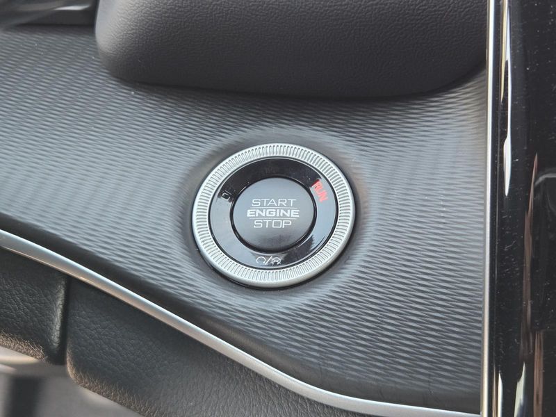 Used 2025 Jeep Grand Cherokee Laredo X 4x2