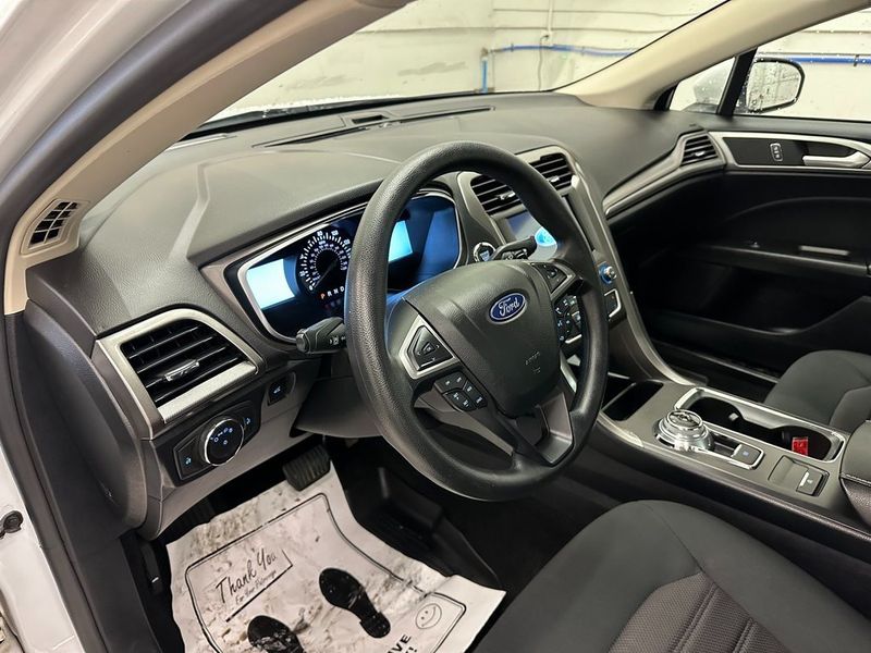 2019 Ford Fusion SEImage 19