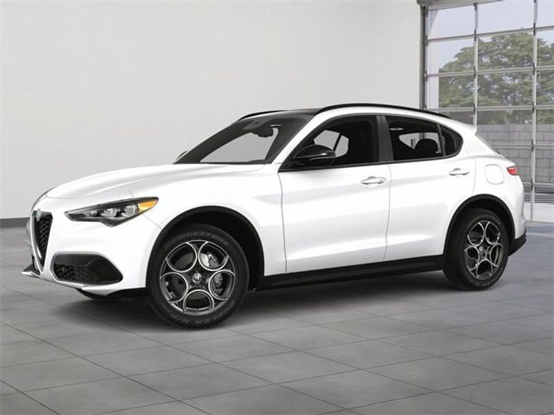 2025 Alfa Romeo Stelvio Sprint photo 2