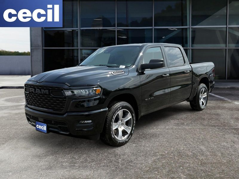 New 2026 RAM 1500 Express Crew Cab 4x2 5'7' Box