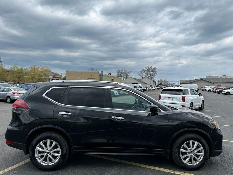 2018 Nissan Rogue SVImage 12