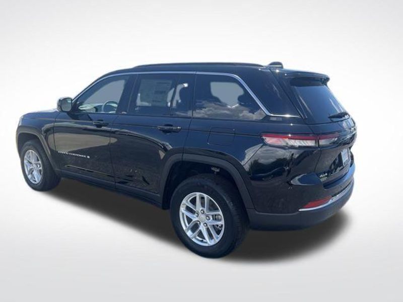 2025 Jeep Grand Cherokee Laredo X 4x4