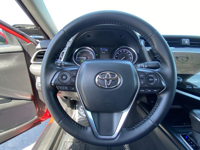 2020 Toyota Camry SEImage 25