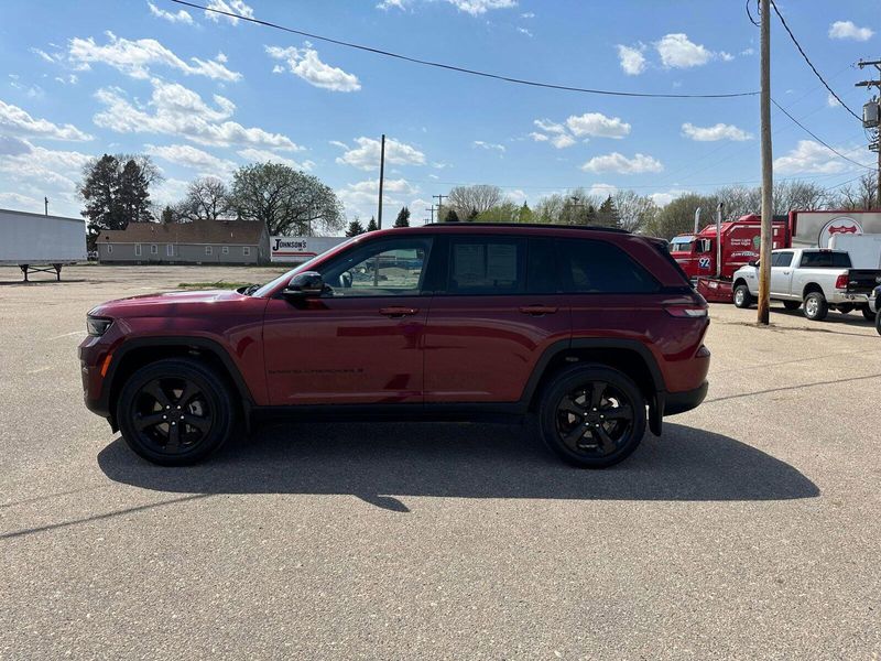 2022 Jeep Grand Cherokee AltitudeImage 5