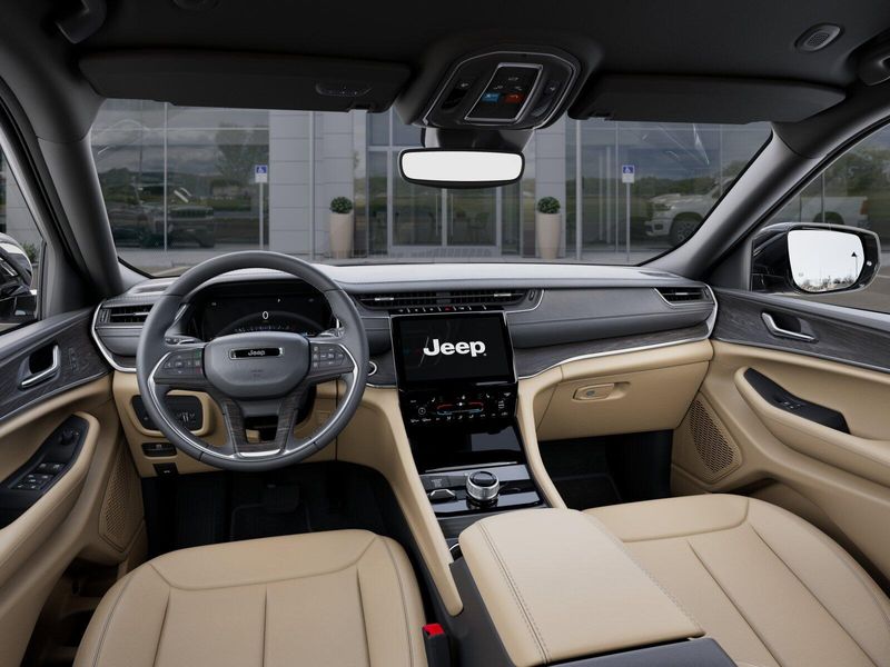 New 2025 Jeep Grand Cherokee Limited 4x4Image 36