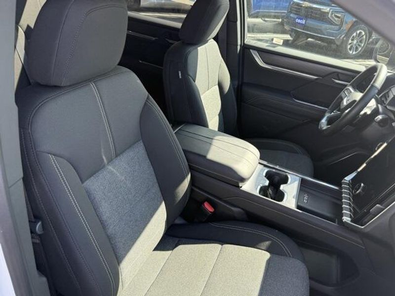 2025 Gmc Acadia Elevation photo 3