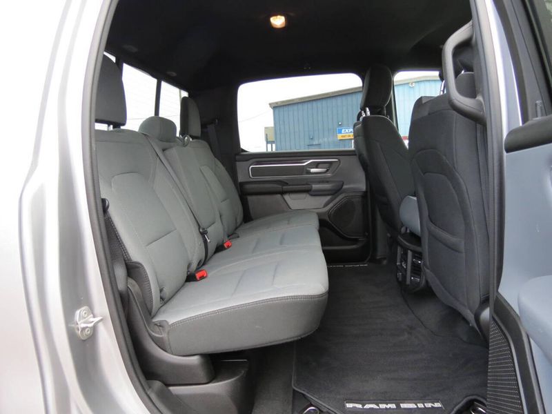 Used 2022 RAM 1500 Big Horn 4x4 4dr Crew Cab 6.4 ft. SB PickupImage 25