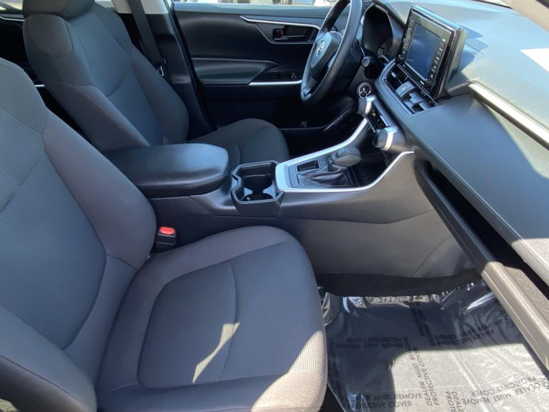 Used 2021 Toyota RAV4 LEImage 10