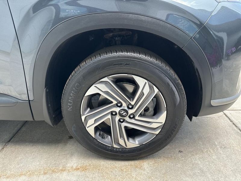 Used 2023 Hyundai Santa Fe SELImage 12