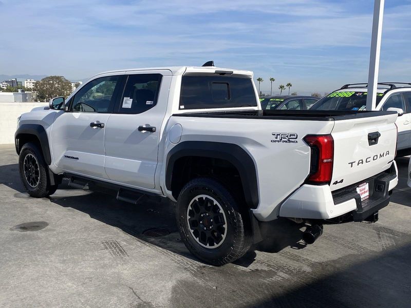 2024 Toyota Tacoma TRD Off Road HybridImage 5