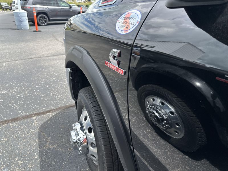 2025 RAM 3500 Tradesman Crew Cab Chassis 4x4 60