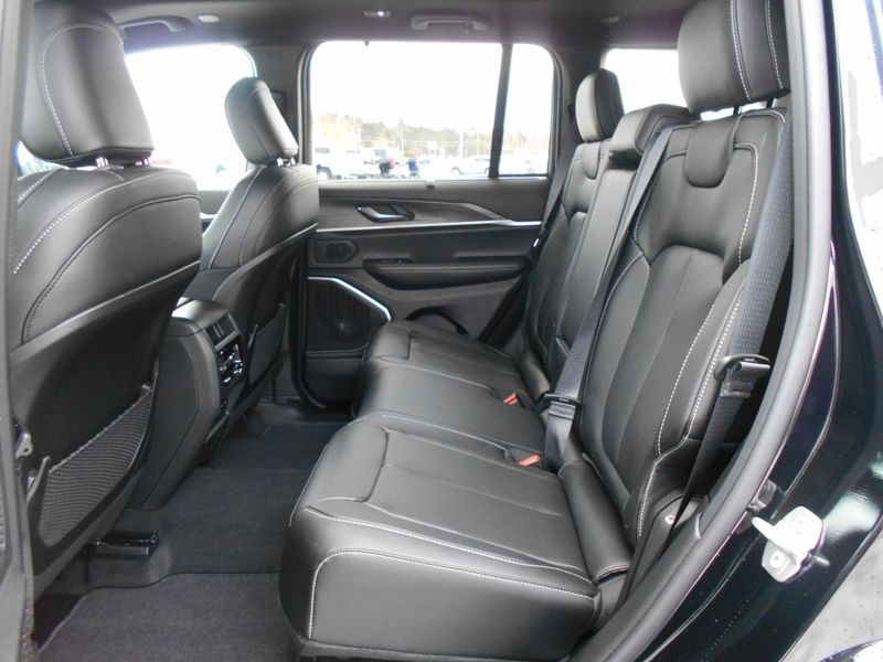 2025 Jeep Grand Cherokee Image 7