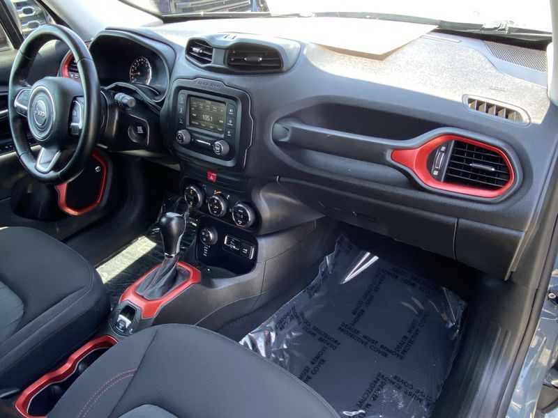 2017 Jeep Renegade Image 9