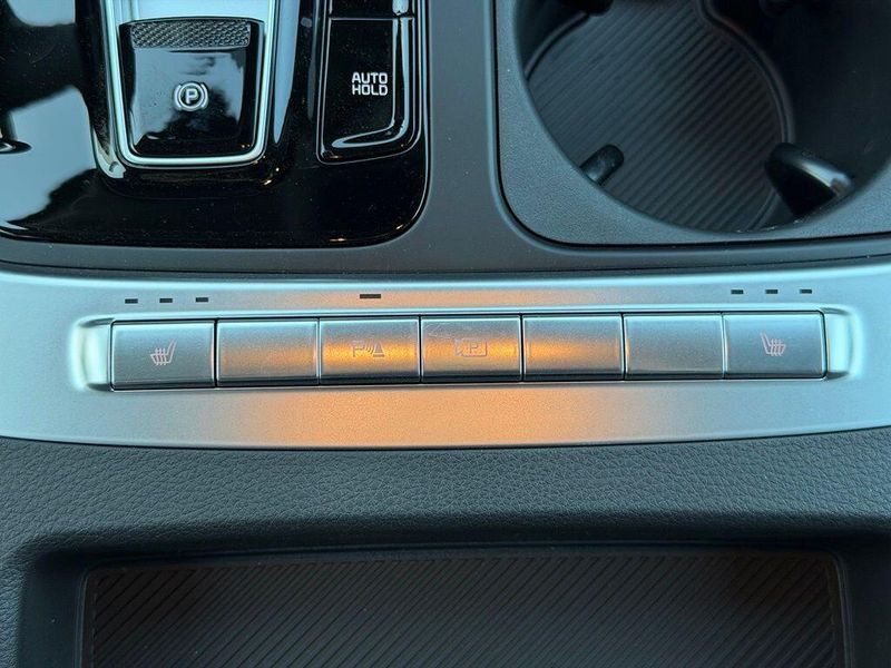 New 2026 Kia Carnival Hybrid EXImage 22