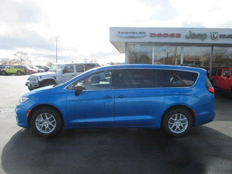 New 2026 Chrysler Pacifica SelectImage 13