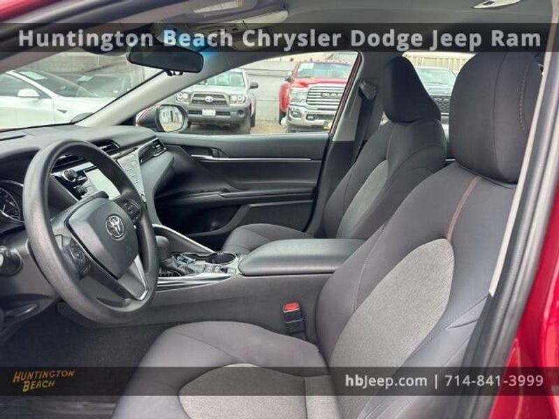 2019 Toyota Camry Hybrid LEImage 8