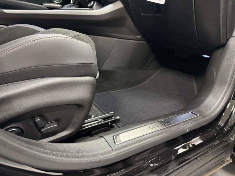 New 2025 Alfa Romeo Tonale Intensa Hybrid EawdImage 9