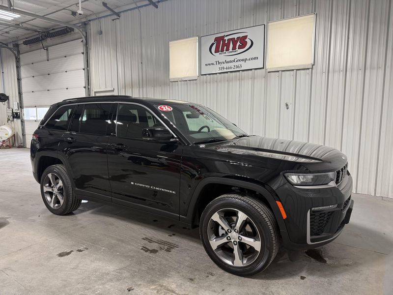 New 2026 Jeep Grand Cherokee Limited 4x4Image 1