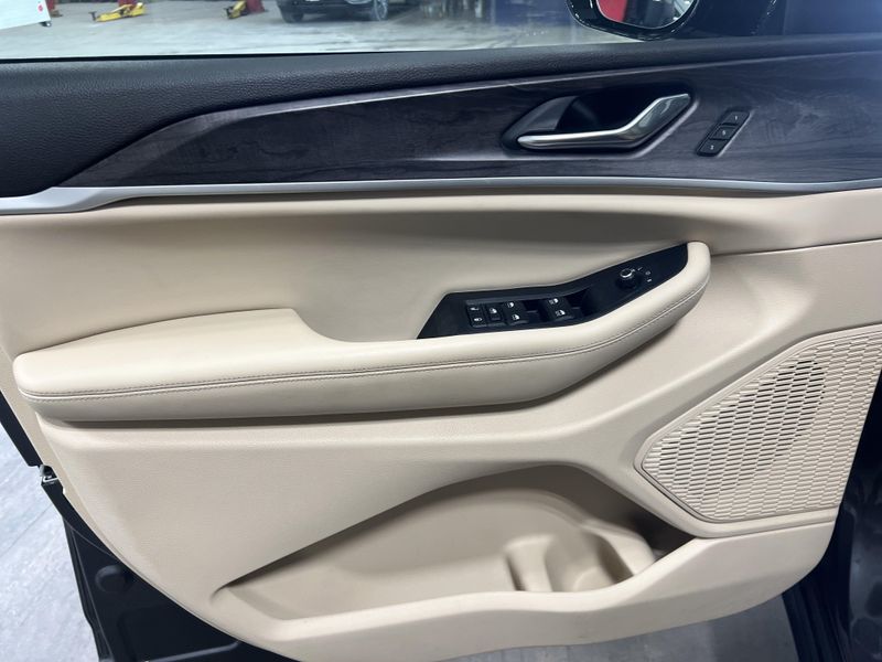 Used 2025 Jeep Grand Cherokee LimitedImage 19
