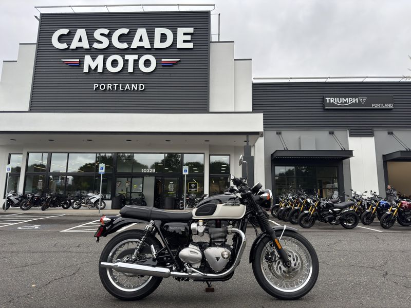 2025 Triumph Bonneville T120 - JET BLACK - FUSION WHITE 