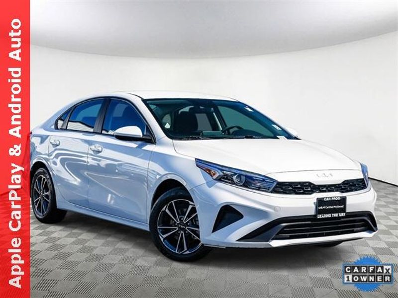 Used 2023 Kia Forte LXSImage 2