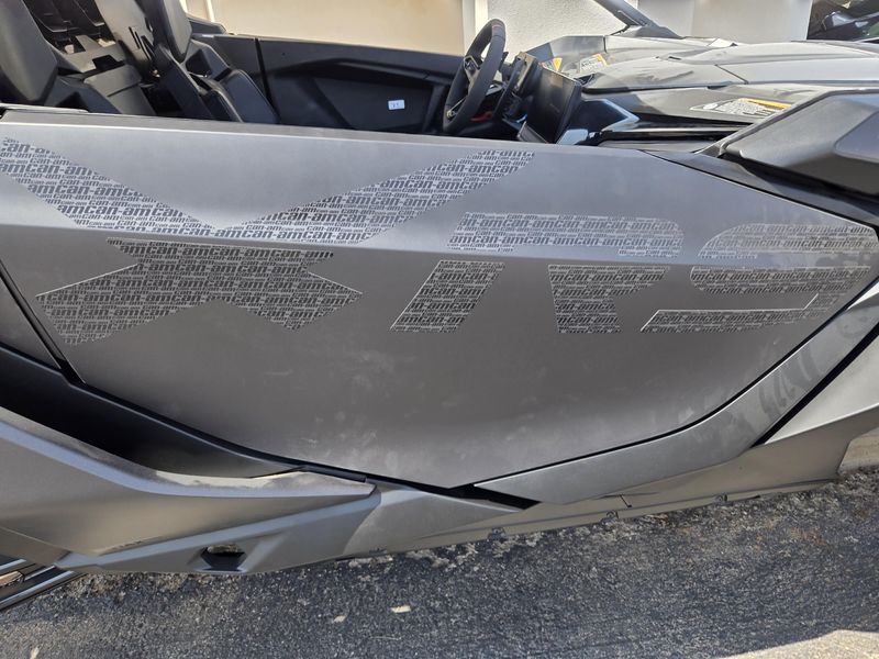 2025 Can-Am MAVERICK R X RS WITH SMARTSHOX 999T DCT TRIPLE BLACK Image 9