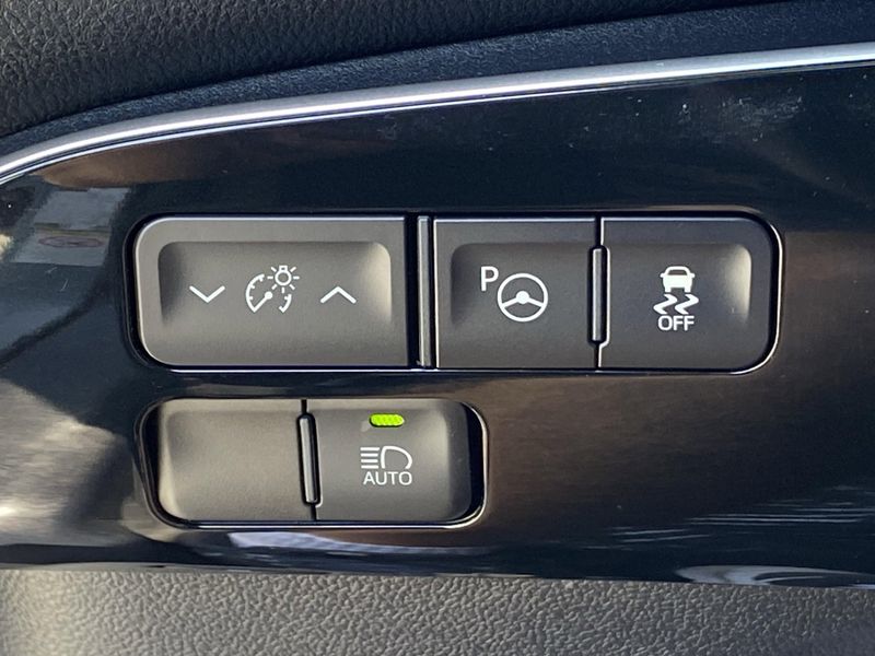 Used 2018 Toyota Prius ThreeImage 23