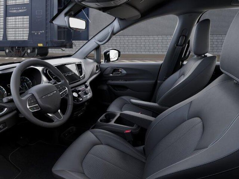New 2027 Chrysler Pacifica SelectImage 22