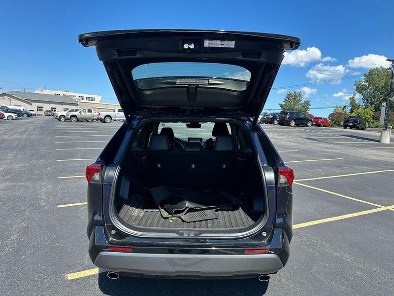 2021 Toyota RAV4 XSE photo 9