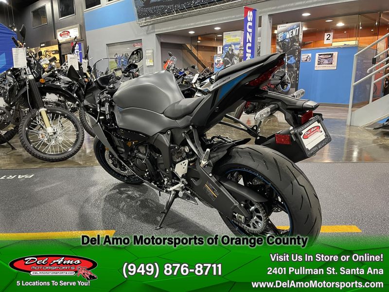 2025 Kawasaki NINJA ZX-6R ABS Image 5