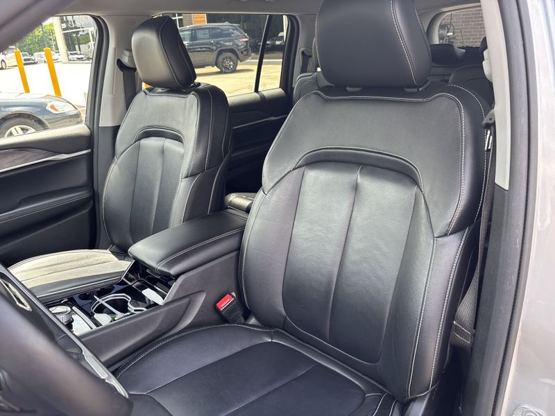 Used 2022 Jeep Grand Cherokee L LimitedImage 14