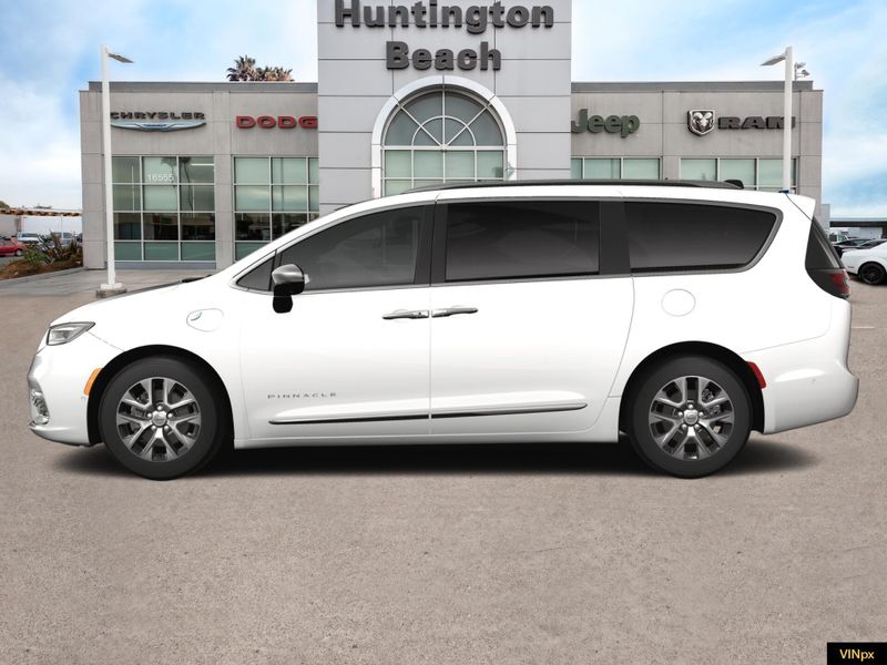 2025 Chrysler Pacifica Hybrid PinnacleImage 3