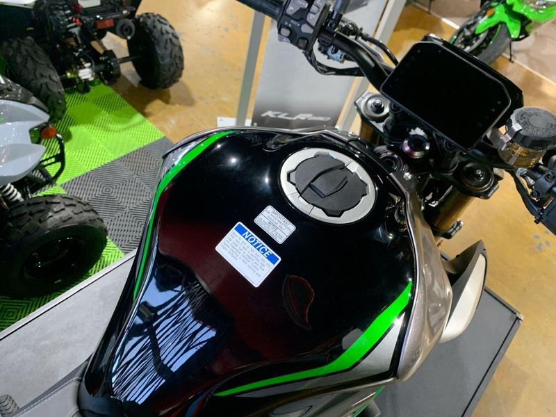 New 2025 Kawasaki Z900 SE ABS Image 21