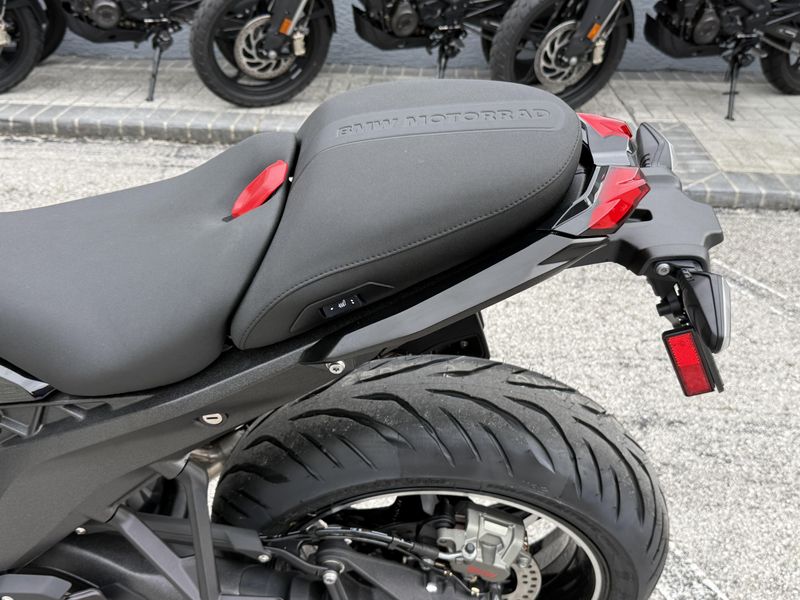 2026 BMW R 1300 R