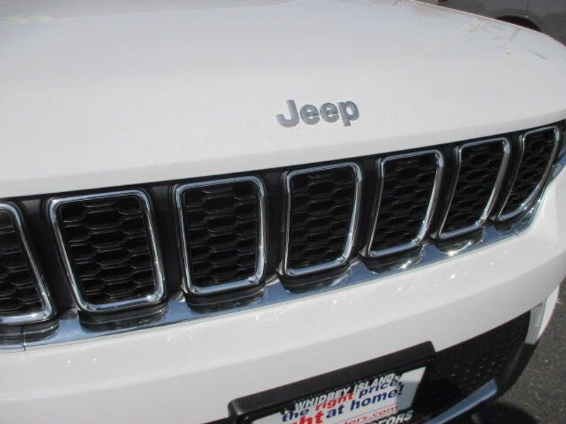 2025 Jeep Grand Cherokee Laredo X 4x4Image 4