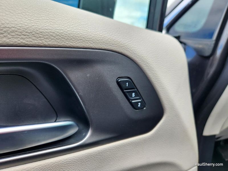 Used 2022 Chrysler Pacifica Touring L