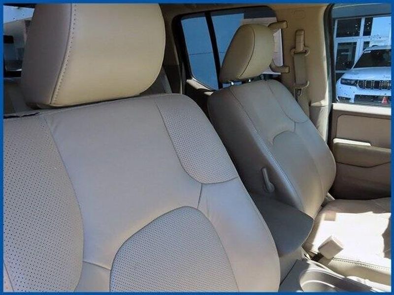 2016 Nissan Frontier SLImage 9