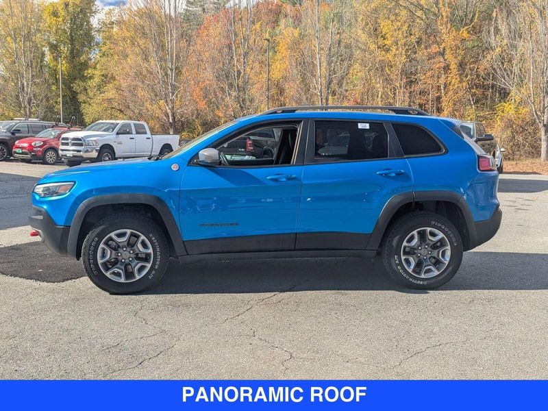 2019 Jeep Cherokee Trailhawk photo 2