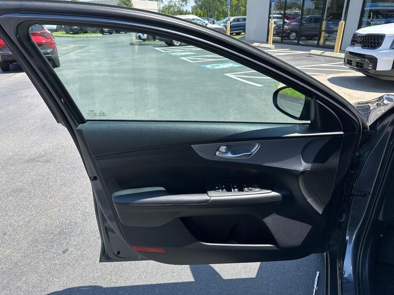 Used 2022 Kia Forte LXSImage 25