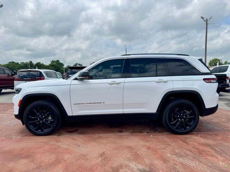 Used 2022 Jeep Grand Cherokee LimitedImage 9