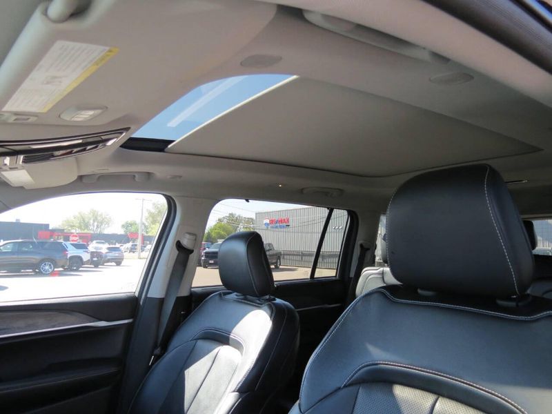 Used 2021 Jeep Grand Cherokee L Limited 4x4 4dr SUVImage 13