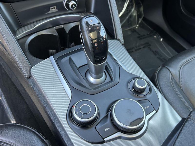 2019 Alfa Romeo Stelvio Image 25