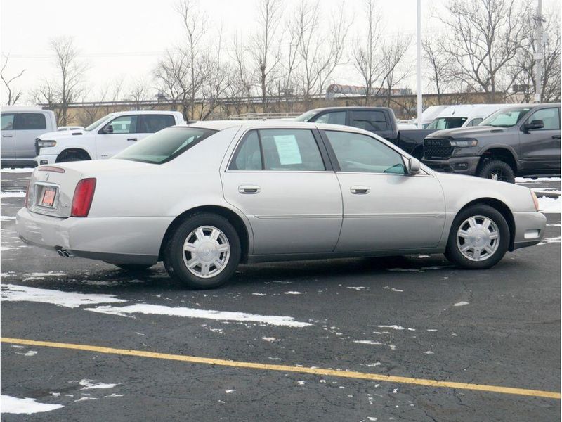 2005 Cadillac DeVille Image 11