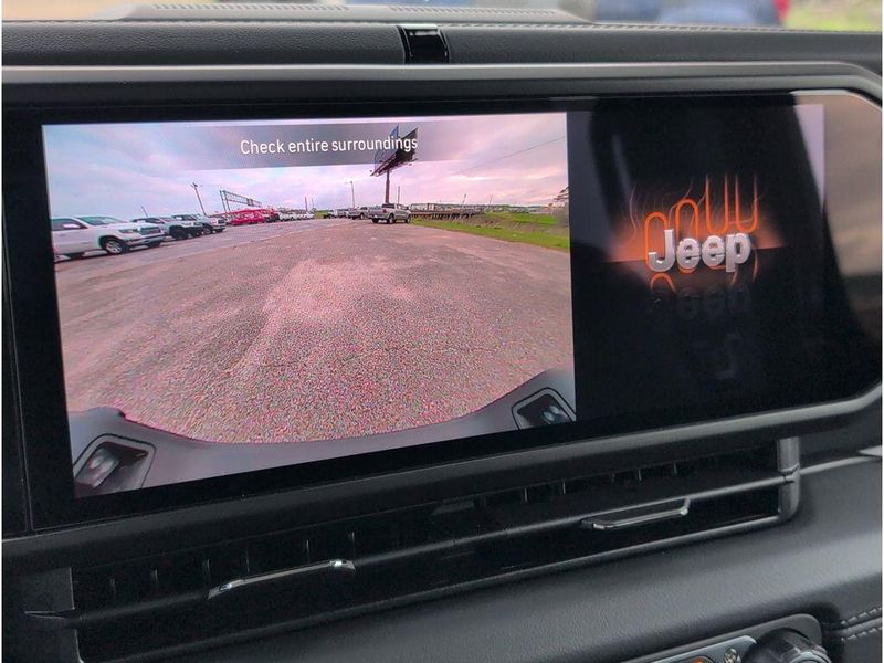 New 2026 Jeep Gladiator Sahara 4x4Image 15