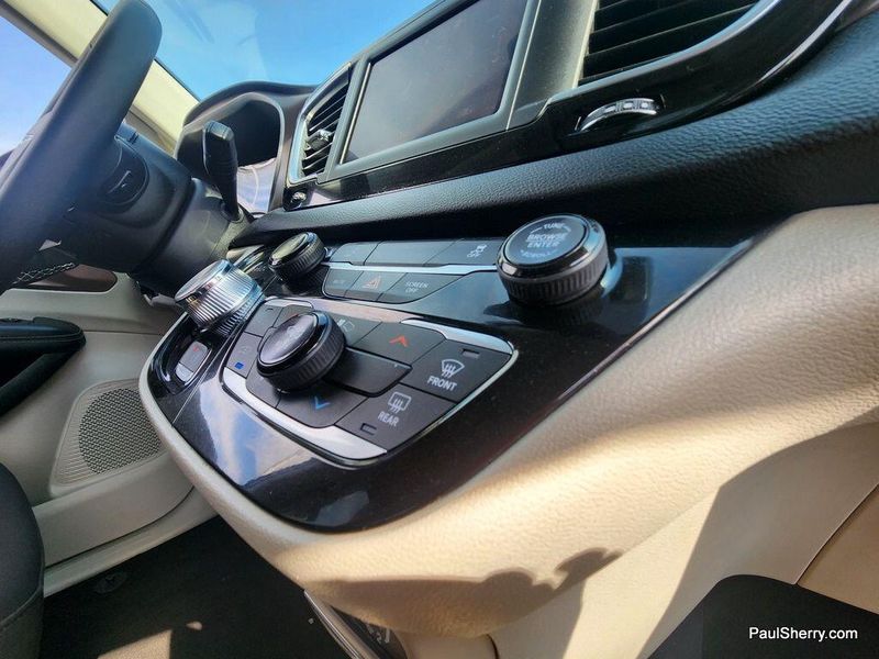 2023 Chrysler Voyager LXImage 37
