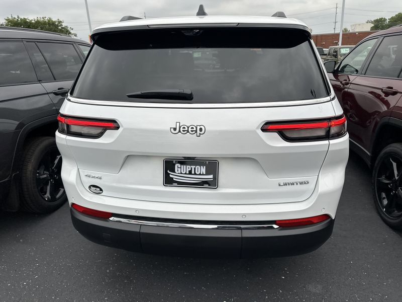 New 2025 Jeep Grand Cherokee L Limited 4x4Image 8